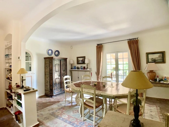 Photos 11 - Tourist - House