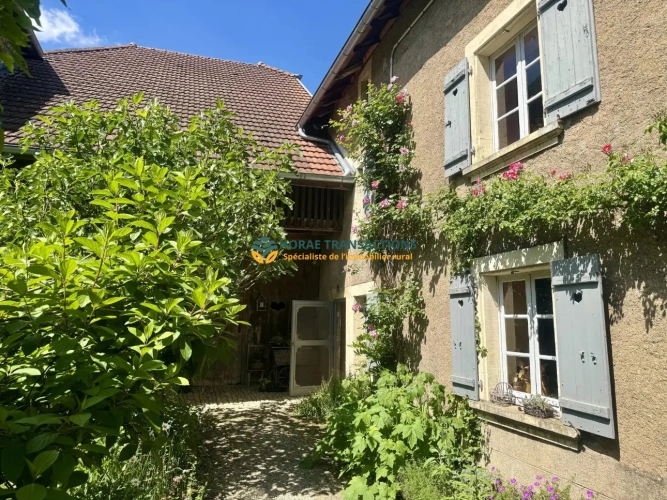 Photos 1 - Touristique - Ferme restaurée avec gîte & grange : charme et authenticité en campagne Haute-Saônoise