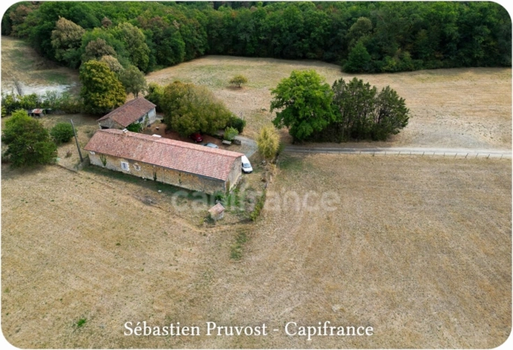 Photos 1 - Touristique - Propriete à vendre 5 pièces proche de SAINT JEAN DE COLE (24), fermette et ses dépendances, 2.8 hectares env. sans voisins
