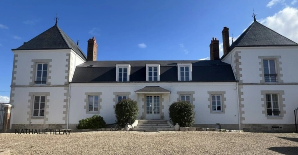 Photos 2 - Prestige - Orléans, demeure de prestige, propriete à vendre, chateau 440 m², piscine, tennis, maison d'amis 85 m², dépendances potentiel aménageable , parc paysagé et arboré 4 ha