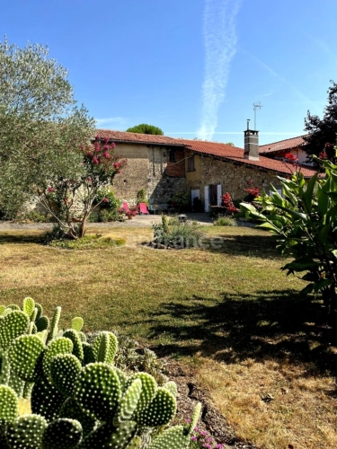 Photos 1 - Prestige - A vendre et rénover : Ancien corps de ferme 9 pièces, 6 chambres, au coeur d'un village proche de MAUVEZIN (32)