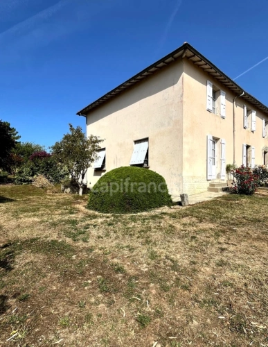 Photos 3 - Prestige - A vendre et rénover : Ancien corps de ferme 9 pièces, 6 chambres, au coeur d'un village proche de MAUVEZIN (32)