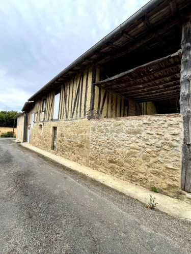 Photos 6 - Prestige - A vendre et rénover : Ancien corps de ferme 9 pièces, 6 chambres, au coeur d'un village proche de MAUVEZIN (32)