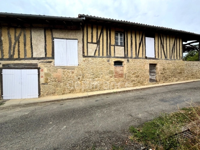 Photos 8 - Prestige - A vendre et rénover : Ancien corps de ferme 9 pièces, 6 chambres, au coeur d'un village proche de MAUVEZIN (32)