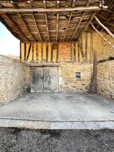 Photos 10 - Prestige - A vendre et rénover : Ancien corps de ferme 9 pièces, 6 chambres, au coeur d'un village proche de MAUVEZIN (32)