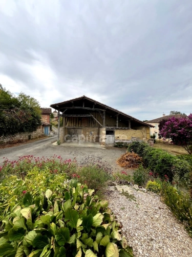Photos 44 - Prestige - A vendre et rénover : Ancien corps de ferme 9 pièces, 6 chambres, au coeur d'un village proche de MAUVEZIN (32)