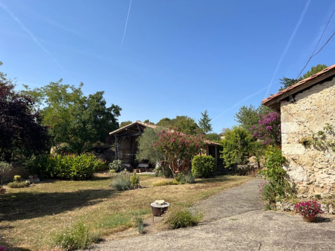 Photos 46 - Prestige - A vendre et rénover : Ancien corps de ferme 9 pièces, 6 chambres, au coeur d'un village proche de MAUVEZIN (32)