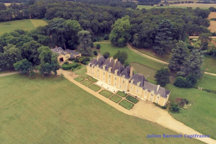 Photos 1 - Prestige - Château de la Troussaye du XIX ème siècle sur son domaine de 75,12 Ha