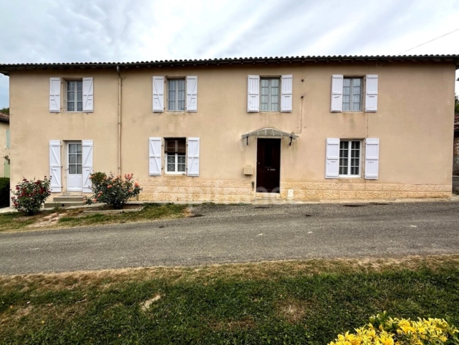 Photos 4 - Prestige - A vendre et rénover : Ancien corps de ferme 9 pièces, 6 chambres, au coeur d'un village proche de MAUVEZIN (32)