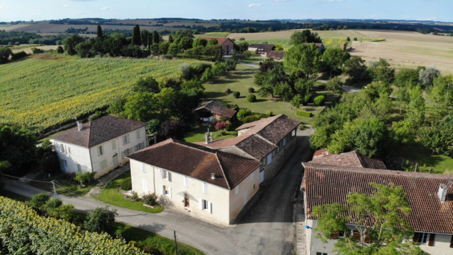 Photos 20 - Prestige - A vendre et rénover : Ancien corps de ferme 9 pièces, 6 chambres, au coeur d'un village proche de MAUVEZIN (32)