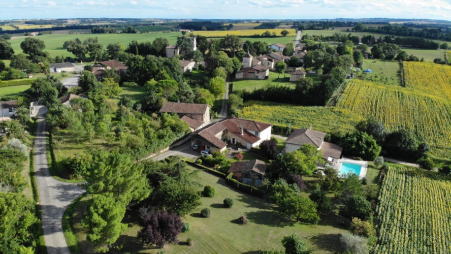 Photos 31 - Prestige - A vendre et rénover : Ancien corps de ferme 9 pièces, 6 chambres, au coeur d'un village proche de MAUVEZIN (32)