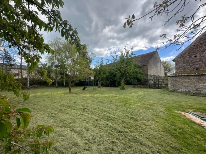 Photos 6 - Tourist - Propriete, ensemble de 2 maisons  et dépendances proche de SEMUR EN AUXOIS (21)