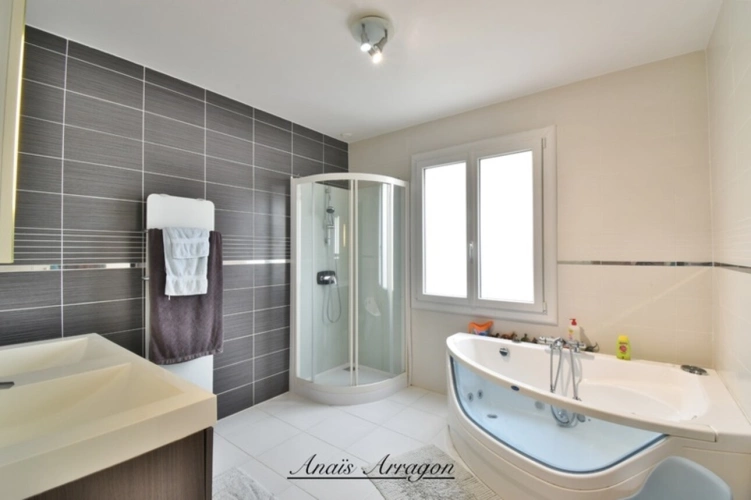 Photos 15 - Prestige - Demeure d’exception de 250 m² avec piscine, tennis et parc arboré à Saint-Sylvestre-sur-Lot(47)