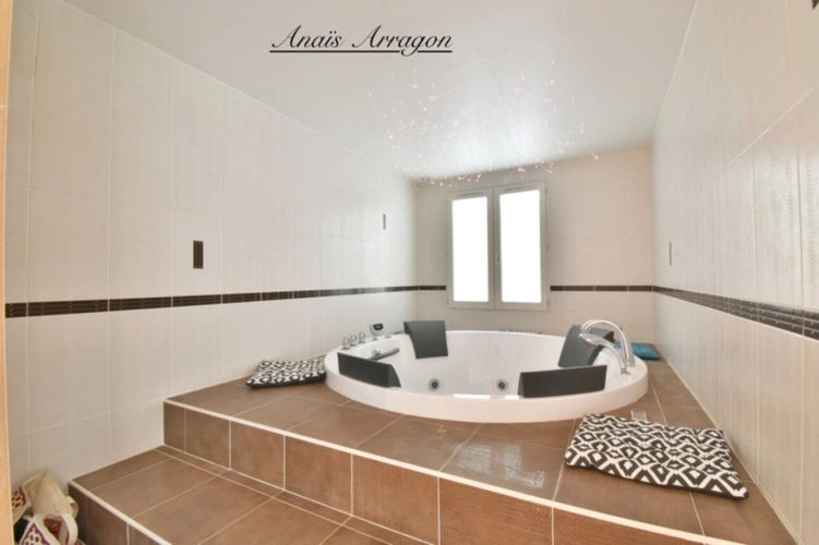 Photos 18 - Prestige - Demeure d’exception de 250 m² avec piscine, tennis et parc arboré à Saint-Sylvestre-sur-Lot(47)