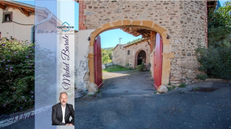 Photos 1 - Prestige - Ancienne ferme : 205m2 habitables, 5 chambres sur terrain de 16.000m2 à MONTROMANT (69)
