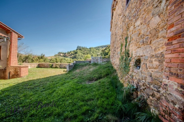 Photos 15 - Prestige - Ancienne ferme : 205m2 habitables, 5 chambres sur terrain de 16.000m2 à MONTROMANT (69)