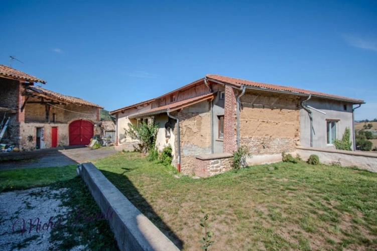 Photos 20 - Prestige - Ancienne ferme : 205m2 habitables, 5 chambres sur terrain de 16.000m2 à MONTROMANT (69)