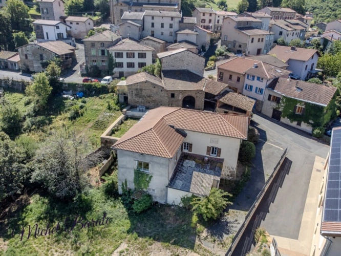 Photos 22 - Prestige - Ancienne ferme : 205m2 habitables, 5 chambres sur terrain de 16.000m2 à MONTROMANT (69)
