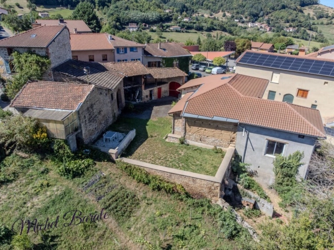 Photos 30 - Prestige - Ancienne ferme : 205m2 habitables, 5 chambres sur terrain de 16.000m2 à MONTROMANT (69)