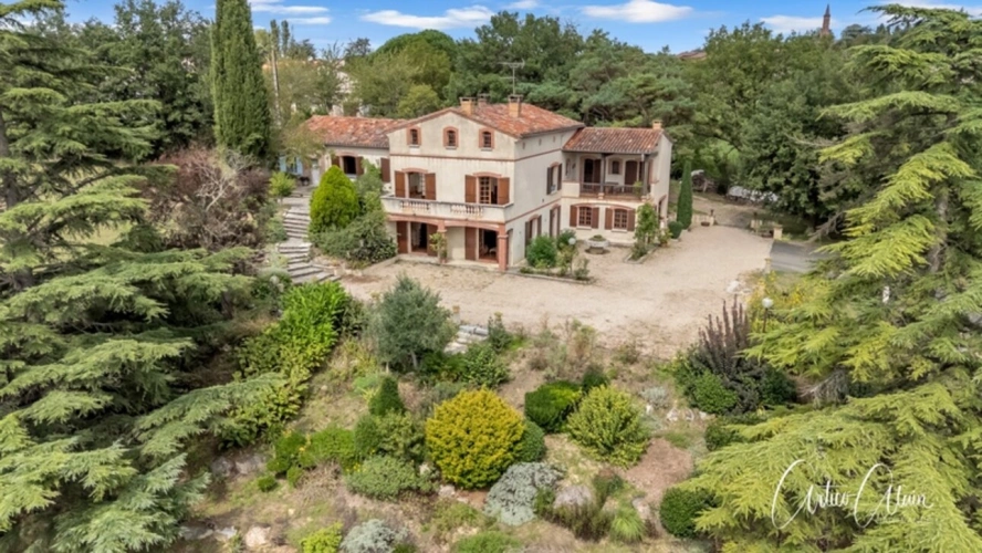 Photos 1 - Prestige - maison de caractère de 183 m² avec dépendances et fort potentiel sur plus de 9 000 m² de terrain