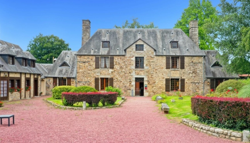 Photos 2 - Prestige - Propriété d’exception en Normandie – Manoir rénové avec dépendances et chapelle