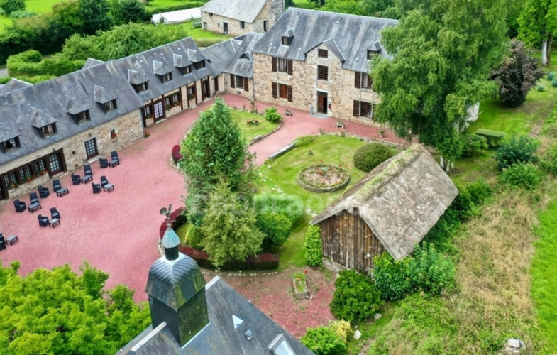 Photos 4 - Prestige - Propriété d’exception en Normandie – Manoir rénové avec dépendances et chapelle