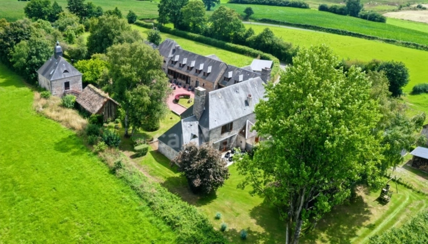 Photos 6 - Prestige - Propriété d’exception en Normandie – Manoir rénové avec dépendances et chapelle