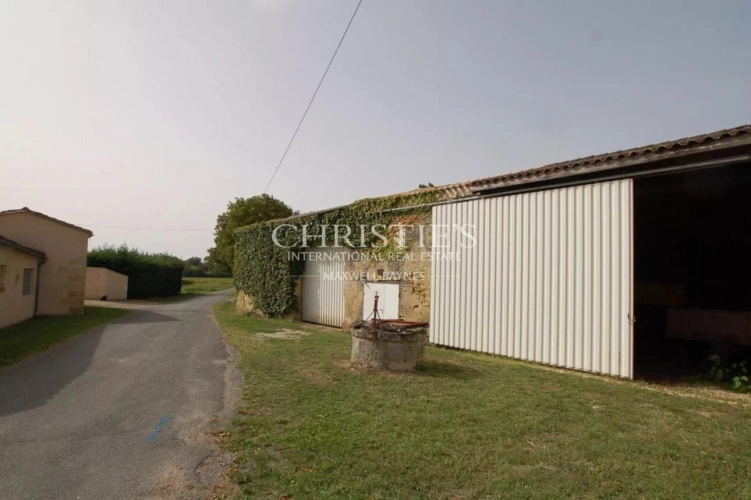 Photos 16 - Prestige - Charmante maison en pierre avec 10 ha de terre à vendre