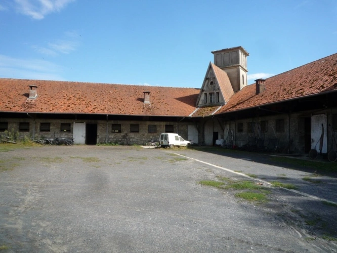 Photos 4 - Équestre - Dpt Aisne (02), à vendre COUCY LE CHATEAU AUFFRIQUE  superbe corps de ferme sur 17 hectares