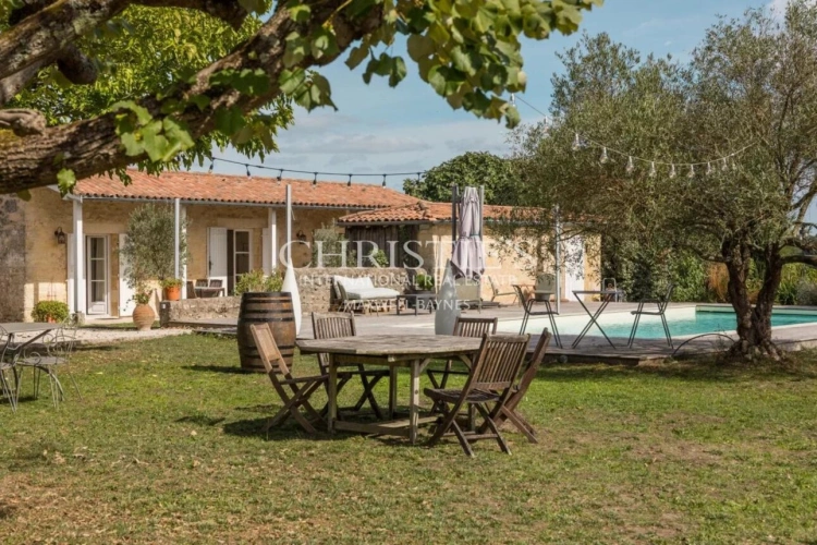 Photos 5 - Vineyard - Attractive 3.21 ha vineyard near Bordeaux - Turnkey!