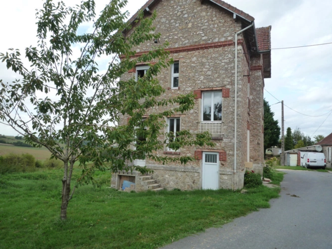 Photos 2 - Prestige - MONTDAUPHIN (77) à vendre propriété rare et atypique de 9 hectares dominant la vallée et batie sur les ruines d'un ancien Château