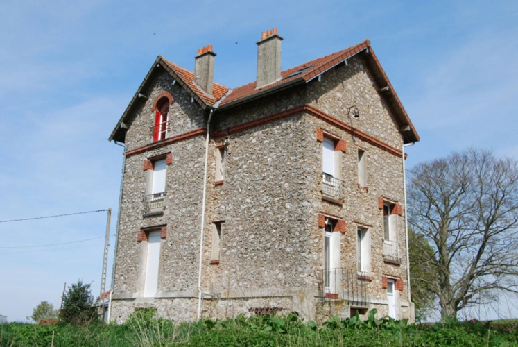 Photos 3 - Prestige - MONTDAUPHIN (77) à vendre propriété rare et atypique de 9 hectares dominant la vallée et batie sur les ruines d'un ancien Château