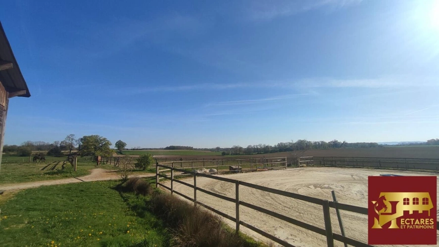 Photos 2 - Équestre - Habitation et écurie sur 4,1 hectares