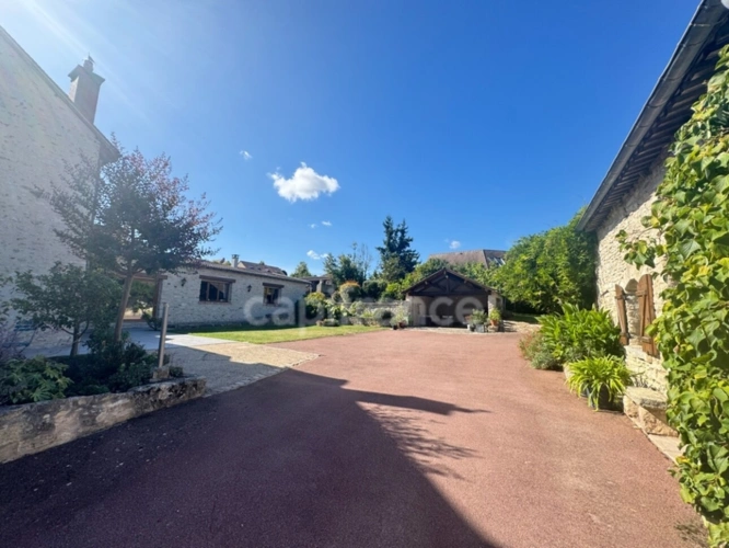Photos 3 - Touristique - Propriete à vendre 7 pièces JOUY MAUVOISIN (78) - dépendance - garage - parcelle 2500 m²