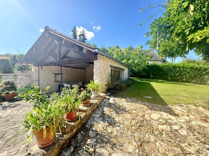 Photos 4 - Touristique - Propriete à vendre 7 pièces JOUY MAUVOISIN (78) - dépendance - garage - parcelle 2500 m²
