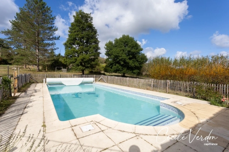 Photos 4 - Touristique - Propriete à vendre 7 pièces proche de BERGERAC (24)-Longère en pierre de 250 m2, 5 chambres, piscine, et grange aménageable de 200 m2 sur 3,8 HA