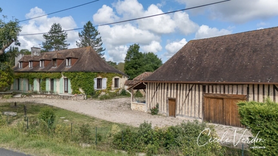 Photos 5 - Touristique - Propriete à vendre 7 pièces proche de BERGERAC (24)-Longère en pierre de 250 m2, 5 chambres, piscine, et grange aménageable de 200 m2 sur 3,8 HA