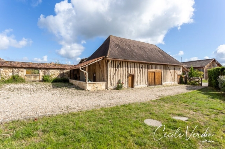 Photos 6 - Touristique - Propriete à vendre 7 pièces proche de BERGERAC (24)-Longère en pierre de 250 m2, 5 chambres, piscine, et grange aménageable de 200 m2 sur 3,8 HA