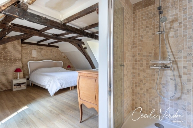Photos 16 - Touristique - Propriete à vendre 7 pièces proche de BERGERAC (24)-Longère en pierre de 250 m2, 5 chambres, piscine, et grange aménageable de 200 m2 sur 3,8 HA