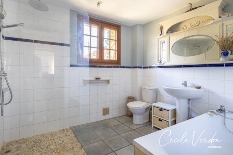 Photos 17 - Touristique - Propriete à vendre 7 pièces proche de BERGERAC (24)-Longère en pierre de 250 m2, 5 chambres, piscine, et grange aménageable de 200 m2 sur 3,8 HA