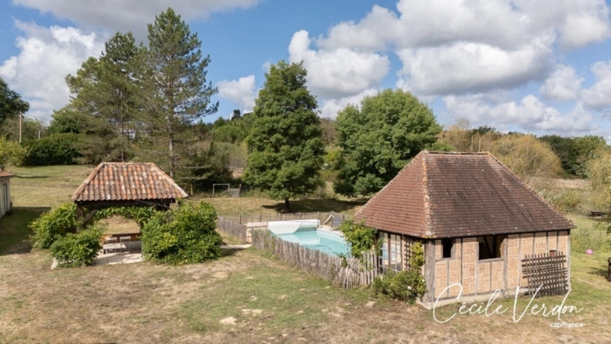 Photos 18 - Touristique - Propriete à vendre 7 pièces proche de BERGERAC (24)-Longère en pierre de 250 m2, 5 chambres, piscine, et grange aménageable de 200 m2 sur 3,8 HA
