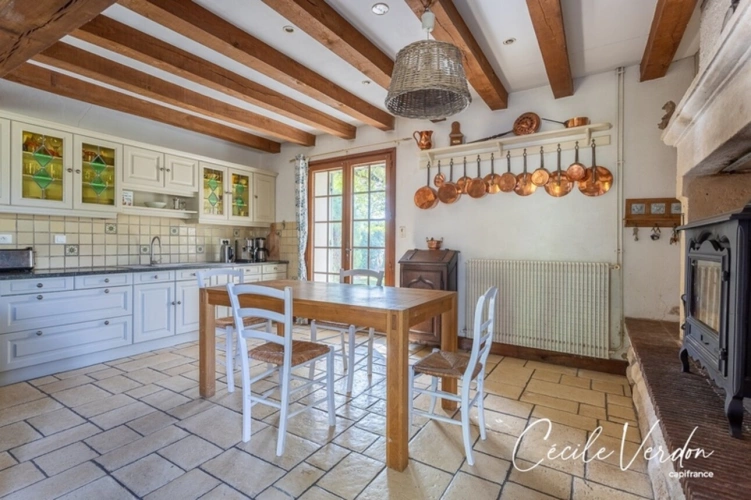 Photos 24 - Touristique - Propriete à vendre 7 pièces proche de BERGERAC (24)-Longère en pierre de 250 m2, 5 chambres, piscine, et grange aménageable de 200 m2 sur 3,8 HA