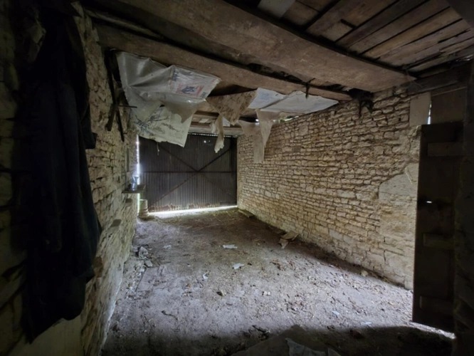 Photos 4 - Touristique - Grange à rénover VOUHE