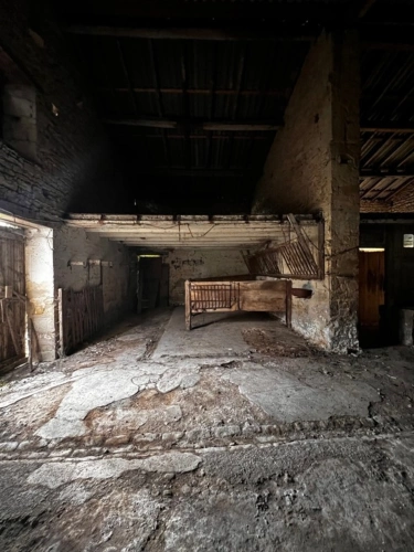 Photos 5 - Touristique - Grange à rénover VOUHE
