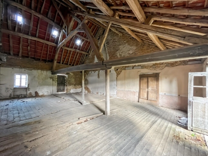 Photos 1 - Touristique - Dpt Saône et Loire (71), à vendre proche de SAINT GENGOUX LE NATIONAL grange mitoyenne à rénover