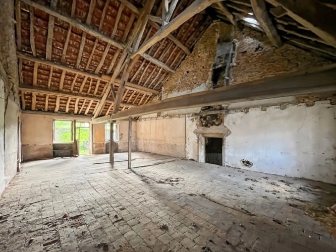 Photos 2 - Touristique - Dpt Saône et Loire (71), à vendre proche de SAINT GENGOUX LE NATIONAL grange mitoyenne à rénover