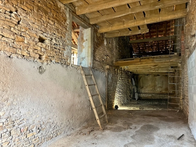 Photos 3 - Touristique - Dpt Saône et Loire (71), à vendre proche de SAINT GENGOUX LE NATIONAL grange mitoyenne à rénover