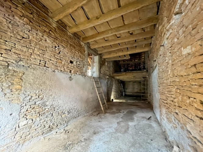 Photos 4 - Touristique - Dpt Saône et Loire (71), à vendre proche de SAINT GENGOUX LE NATIONAL grange mitoyenne à rénover