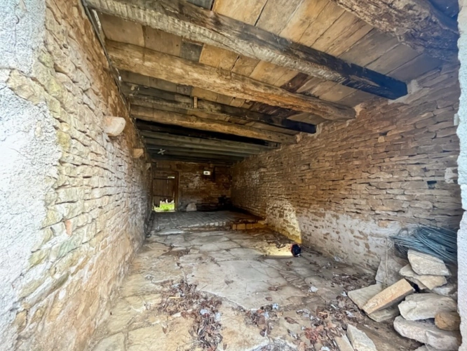 Photos 5 - Touristique - Dpt Saône et Loire (71), à vendre proche de SAINT GENGOUX LE NATIONAL grange mitoyenne à rénover