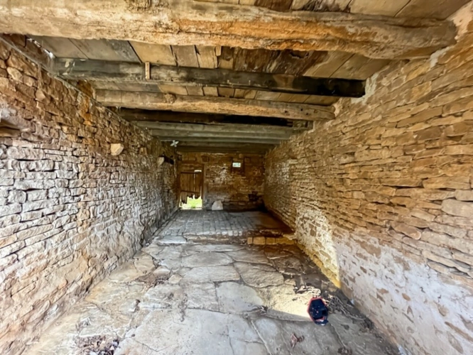 Photos 6 - Touristique - Dpt Saône et Loire (71), à vendre proche de SAINT GENGOUX LE NATIONAL grange mitoyenne à rénover